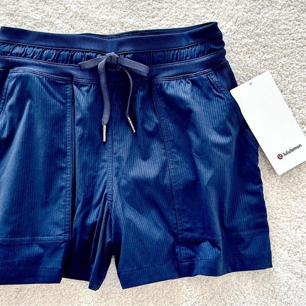 NWT♥️LULULEMON TRUE NAVY DANCE STUDIO SHORTS sz 2 BLUE POCKET TENNIS GOLF RUN
